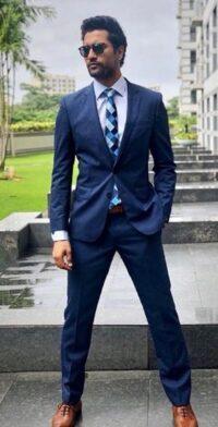 Vicky-kaushal-blue-necktie.jpg